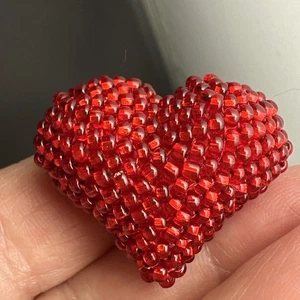 Brosche Herz mit roten Glasperlen - Bild 1 von 6