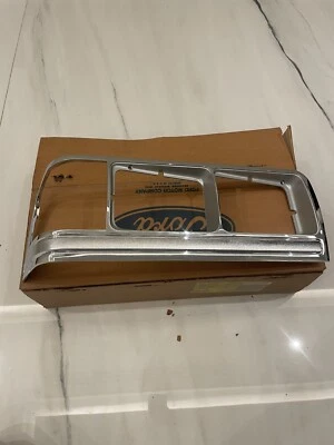 Nuevo de Lote Antiguo Mercury Grand Marquis Pasajero Faro Derecho Bisel Esquinero Foto 1 de 4