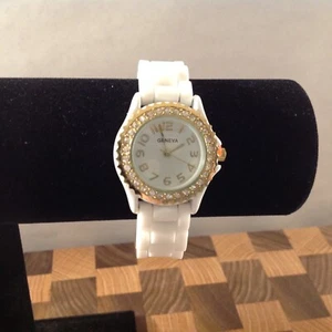Geneva Gold Tone Clear Rhinestones White Silicone Band Watch Needs Battery - Picture 1 of 5