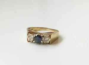 THIS IS A 9ct GOLD DIAMOND A SAPPHIRE STONE SET RING - Picture 1 of 2