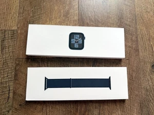 Apple Watch SE (2nd Gen) GPS 44mm Smartwatch with Aluminum Case with Midnight Ba - Picture 1 of 6