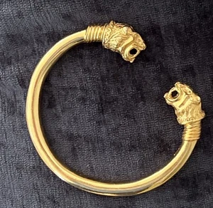 Vintage MMA Metropolitan Museum Of Art Gold Tone Lion Bangle Bracelet Signed - Picture 1 of 9