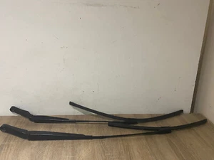 AUDI Q5 80A FY PAIR OF WIPER ARMS / BLADES 80C955407 / 80C955408 - Picture 1 of 3
