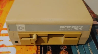 Commodore Diskettenlaufwerk VC 1541 Floppy w Netzkabel / Serial 4197320 8-bit - Bild 1 von 4