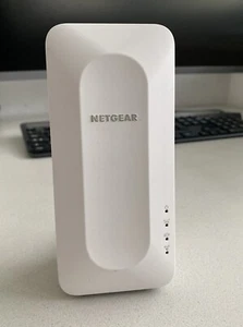 Netgear EAX15 4-Stream Wi-Fi 6 Mesh Repeater - Weiss (EAX15-100PES) - Bild 1 von 4