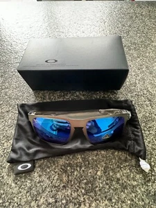 NUEVO EN CAJA OAKLEY HOLBROOK METAL OO4123-07 MATE GUNMETAL con PRIZM SAPPH IRID POL (52) - Imagen 1 de 8