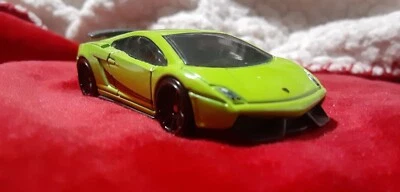 Lamborghini Gallardo LP 570-4 2010 Superleggera coleccionable escala 1/64  Foto 1 de 4