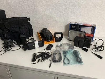 Canon Legria HF G30 Camcorder + Zubehörpaket | LED-Licht | 2 Akkus | 128GB SDXC - Bild 1 von 4