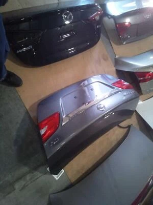 Tapa de cubierta usada se adapta a: Nissan Sentra SL 2016 sin alerón grado A Foto 1 de 3