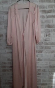 Vintage Lorraine Robe sz M Pink Quilted Embroidery Floral Flaw - Picture 1 of 5