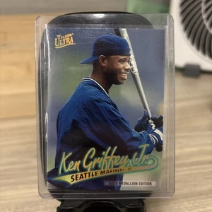 Fleer Ultra 1997 - Ken Griffey Jr #G121 edición medallón de oro - Imagen 1 de 2