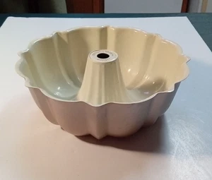 Nordic Ware Bundt Beige Geriffelt Rohr Form Kuchenform 10" Vintage USA - Bild 1 von 7