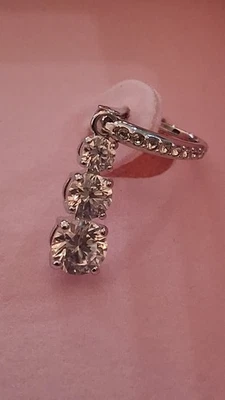 Hermosos pendientes colgantes de 3 piedras de cristal blanco auténtico de Swarovski Foto 1 de 2
