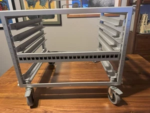 Ubiquiti Networks Toolless Mini Rack - U-Rack-6U-TL - includes keystones - Photo 1/6