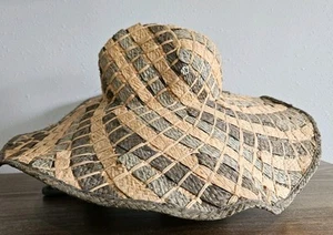 Cappello sole tesa larga Flora Bella rafia spiaggia tessuto arancione marrone sfumature logo spilla - Foto 1 di 7