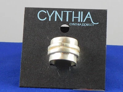 Anillo Cynthia Rowley Cepillado Tono Plateado Crema Esmalte Acento Pila Aspecto $24 Foto 1 de 2