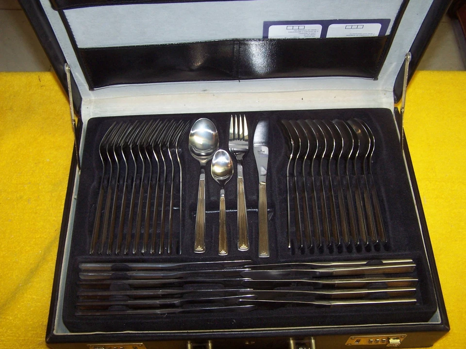 SBS 70-teiliges Besteck Modell 4400 "Düsseldorf"  Chromnickelstahl DEKORVERGOLDE - Bild 1 von 4