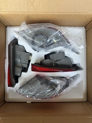 Par de luces traseras del lado del pasajero y del conductor OEM Lexus Is 250 2008 usado Foto 1 de 4