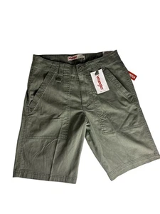 Wrangler Men's Cargo Shorts 30 X Regular Green Free-to-Stretch Relaxed Fit NWT - Picture 1 of 3