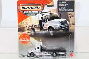 MATCHBOX Working Rigs International Durastar 4400 Flatbed Wrecker MBX Transport - Picture 1 of 1