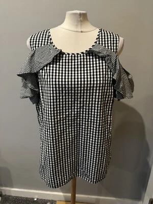 Ladies New Look Curves Black White Gingham Dogtooth Cold Shoulder Top Size 20  - Image 1 of 4