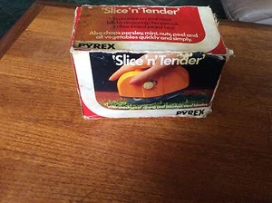 PYREX SLICE N TENDER.ORIGINAL BOX.WESTERN GERMANY CAT NO H70 - Picture 1 of 8
