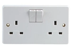 CRABTREE - 4306 - 2 GANG SINGLE POLE SWICHED SOCKET TWIN EARTH - Picture 1 of 1