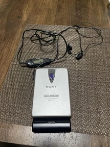 Walkman lettore cassette Sony WM-EX2 con telecomando e cuffie - testato e funzionante - Foto 1 di 8