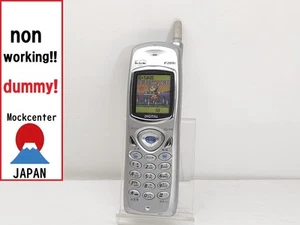 【Factice !】 Fujitsu F209i (couleur argent) docomo-japon téléphone portable qui ne fonctionne pas - Photo 1 sur 2