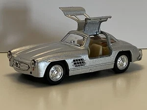 1954 Mercedes-Benz 300 SL Die-Cast Model Toy Car Kinsmart Scale 1:36 Collection - Picture 1 of 15