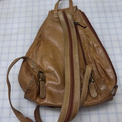 Mochila con honda de cuero Chaos 15 X 11 bolsillos con cremallera totalmente forrados Foto 1 de 4