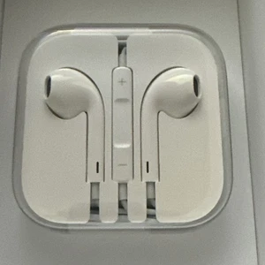 NEW 1 x Genuine Apple OEM White Earbuds Headphones Wired 3.5mm Jack iPhone 4 5 6 - Picture 1 of 3
