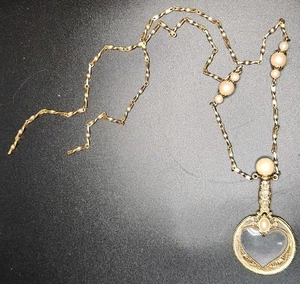 Vintage Magnifying Glass Pendant Necklace Heart Shaped Gold Tone Antique Z* - Picture 1 of 6