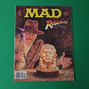 MAD Magazine # 228 January 1982 Featuring "Raiders of the Lost Art” - Foto 1 di 10