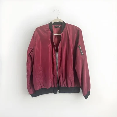 Женская бордовая куртка с черной отделкой, на молнии, легкая, XL - Изображение 1 из 2