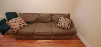 Sofá con 3 cojines, 5 almohadas, buen estado, sofá - marrón Foto 1 de 2