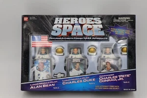 Bandai Heroes of Space Apollo Astronauts Bean, Duke, Conrad con tarjeta de cómic NUEVO - Imagen 1 de 6