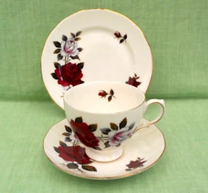 Colclough 7906 red & white roses bone china tea trio -cup, saucer & round plate - Picture 1 of 7