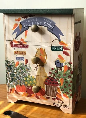 Mini cofre Kathy Hatch otoño vintage tiempo de cosecha tienda de campo 3 cajones 9" de alto Foto 1 de 4