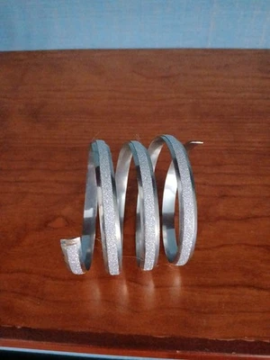 VENDO BRACCIALE AVANBRACCIO -ARGENTO - BRILLANTINATO -NUOVO -PERFETTE CONDIZIONI - Immagine 1 di 3