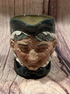 "Jarra vintage Royal Doulton Toby 6384 Granny" 2 1/4" antigua" - Imagen 1 de 6