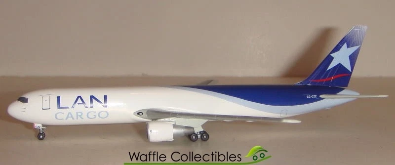 Модель самолета 1:400 Dragon Wings LAN Airlines B 767-300 CC-CZZ 13175 55896 - Изображение 1 из 1