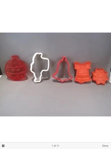 5 KUNSTSTOFF WEIHNACHTEN AUSSTECHFORMEN 2 GLOCKEN, ORNAMENT, WEIHNACHTSMANN & STERN - Bild 1 von 11