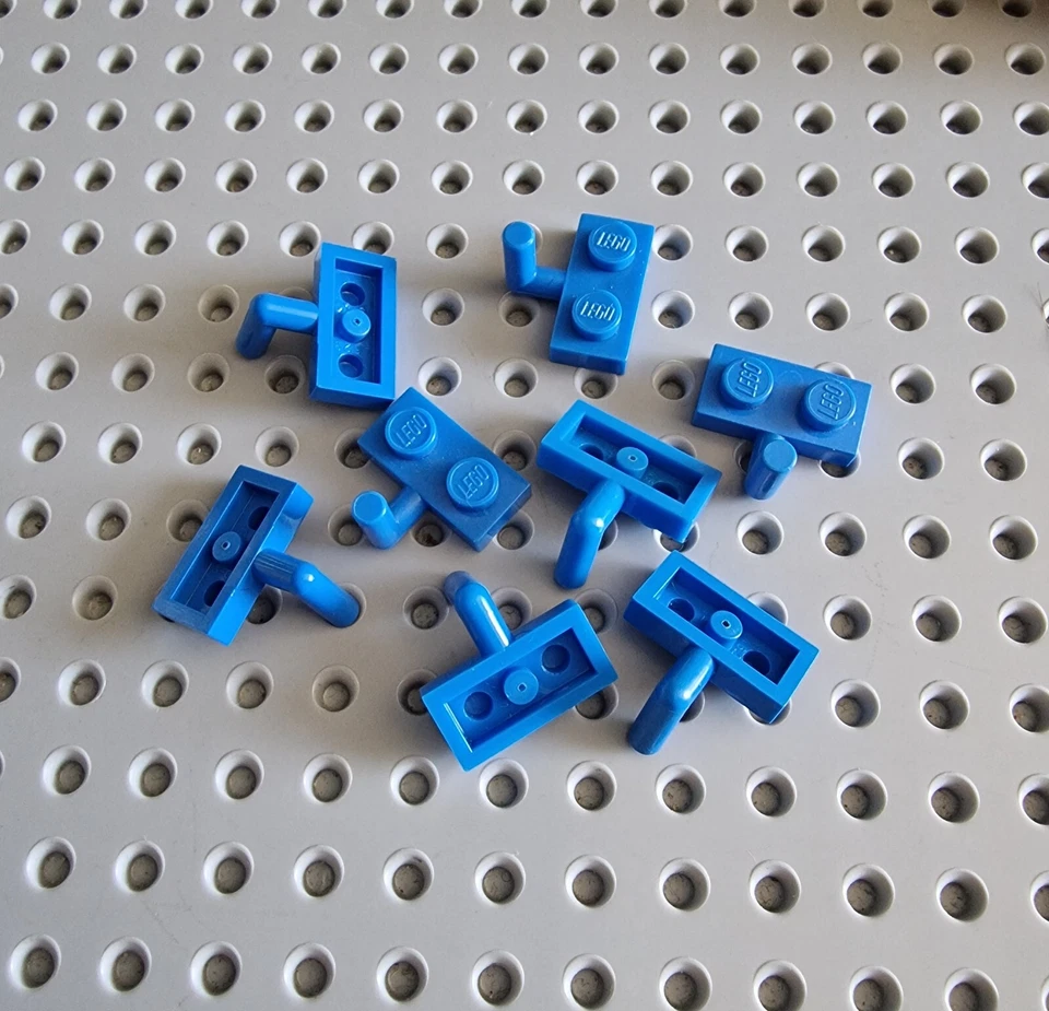 LEGO Platte mit Haken 8 stk. 1x2 blau blue plate with hook 4623 A026 - Bild 1 von 1