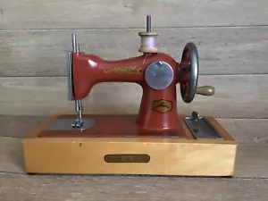 VINTAGE SOVIET USSR MINI CHILDRENS SEWING MACHINE TOY 1980s ORANGE METAL - Picture 1 of 24