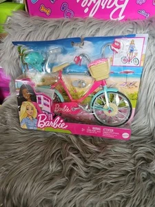 2022 Barbie's Bicycle #F963 With Helmet And Basket - Picture 1 of 9