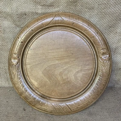 Round Carved Bread Board - Kitchenalia - Cottage - English - Antique - Farmhouse - Image 1 of 4