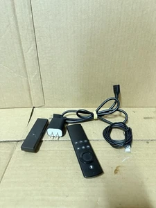 Amazon Fire TV Stick con control remoto por voz Alexa (incluye controles de TV) - Imagen 1 de 4