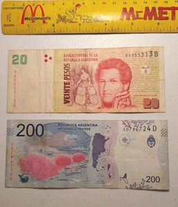 Argentina 2 Banknote Lot 20 & 200 Pesos: Juan Manuel De Rosas & Sea Life - Picture 1 of 2