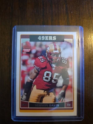 2006 Topps - Vernon Davis #363 (RC) - Image 1 of 2